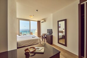 Desk, blackout curtains, free WiFi, bed sheets - Saulo By Puro (Palma de Mallorca)