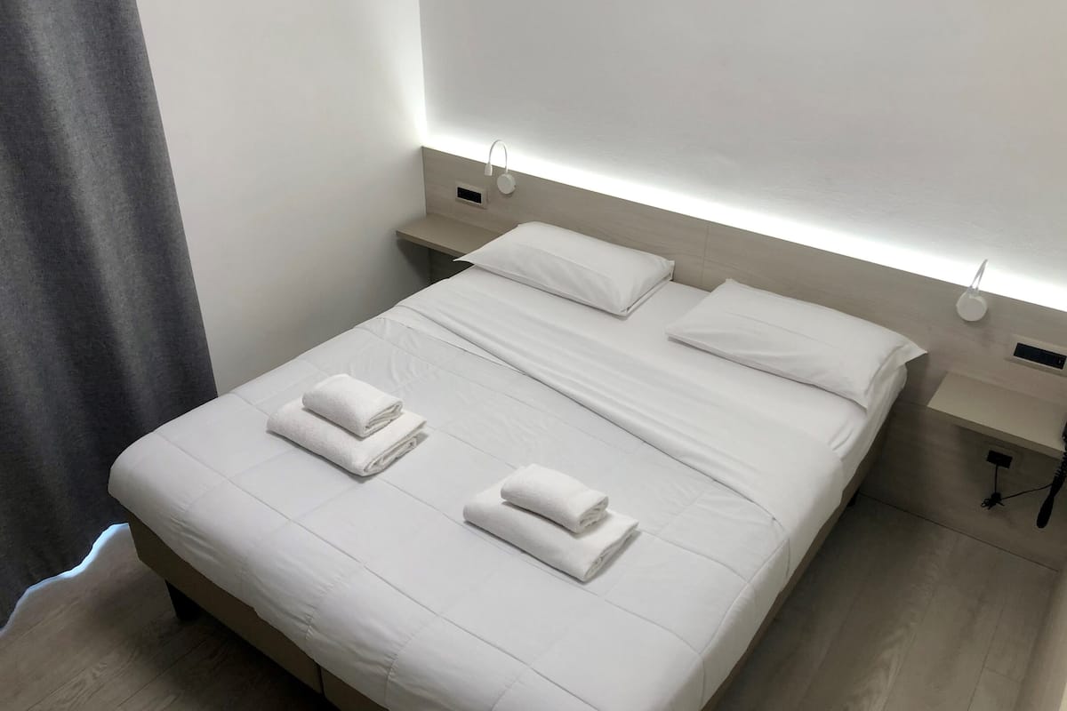 Minibar, Zimmersafe, Schreibtisch, laptopgeeigneter Arbeitsplatz