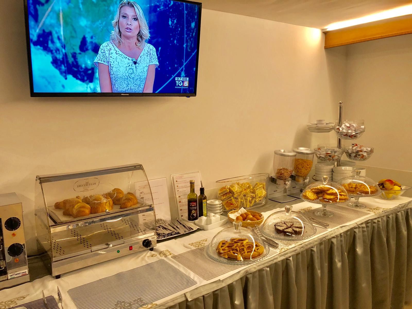 daily continental breakfast (eur 6 per person)