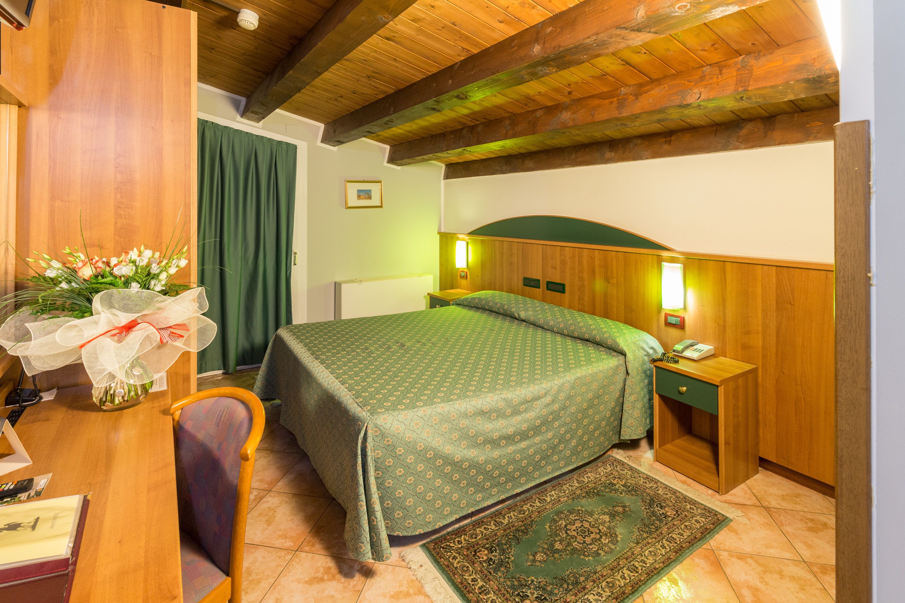 basic double or twin room | minibar, in-room safe, desk, laptop workspace