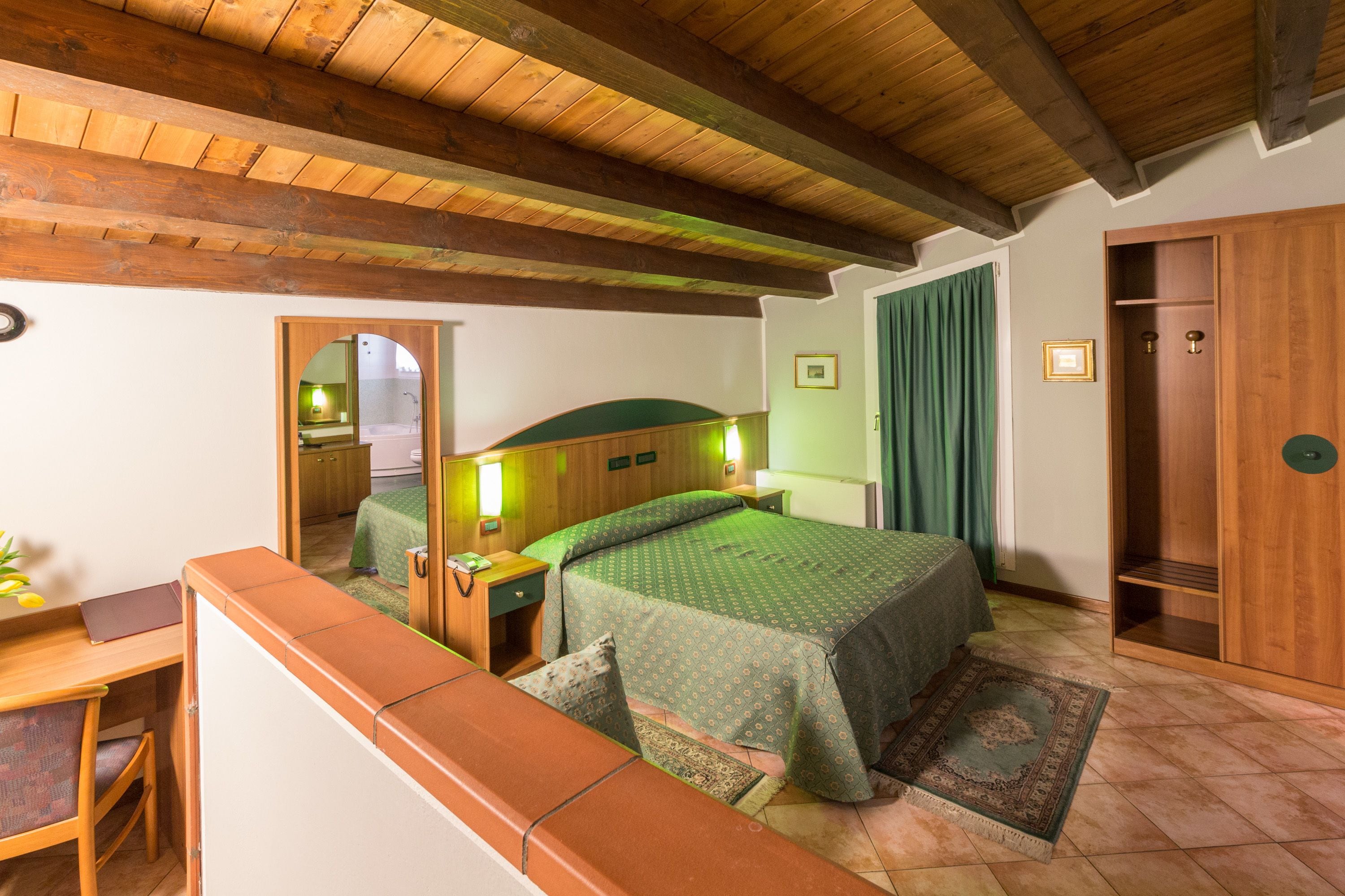 basic double or twin room | minibar, in-room safe, desk, laptop workspace