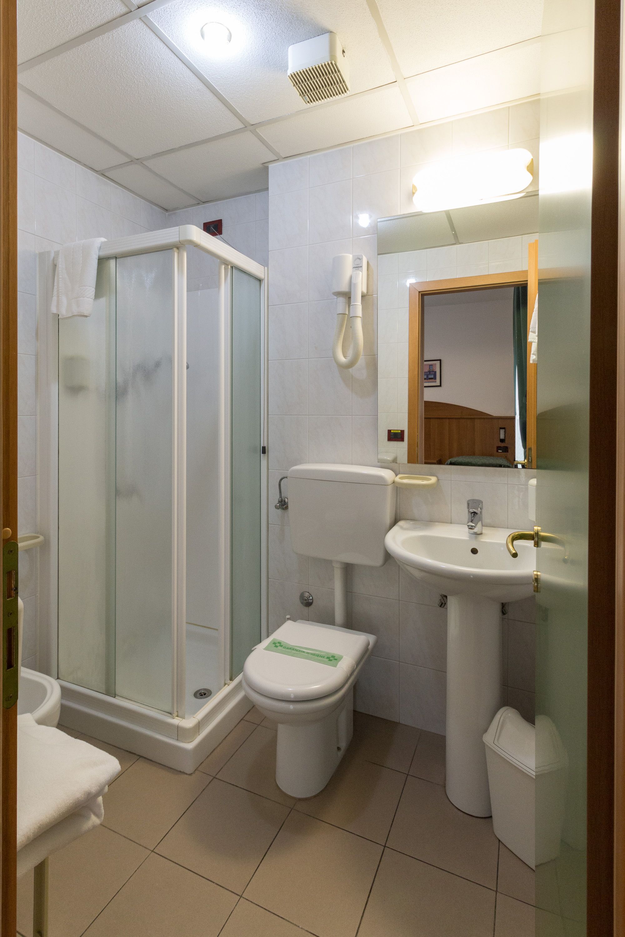 triple room pay tv included | bathroom | free toiletries, hair dryer, towels
