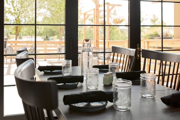 Dinner served, American cuisine - Delta Hotels by Marriott Guelph Conference Centre (Guelph)