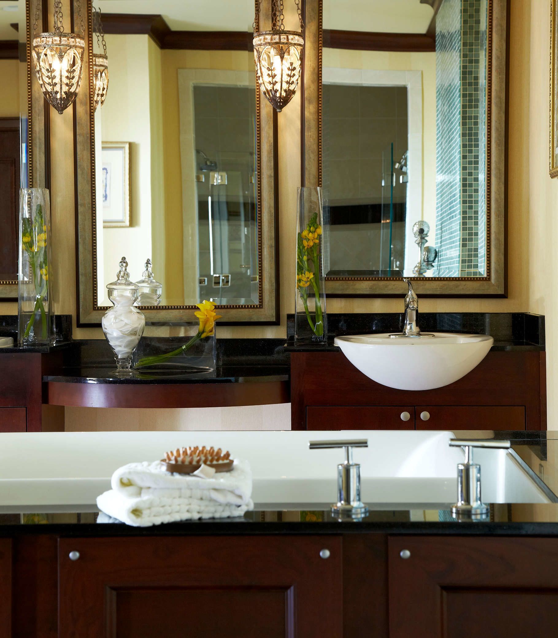 separate bathtub and shower, hair dryer, towels