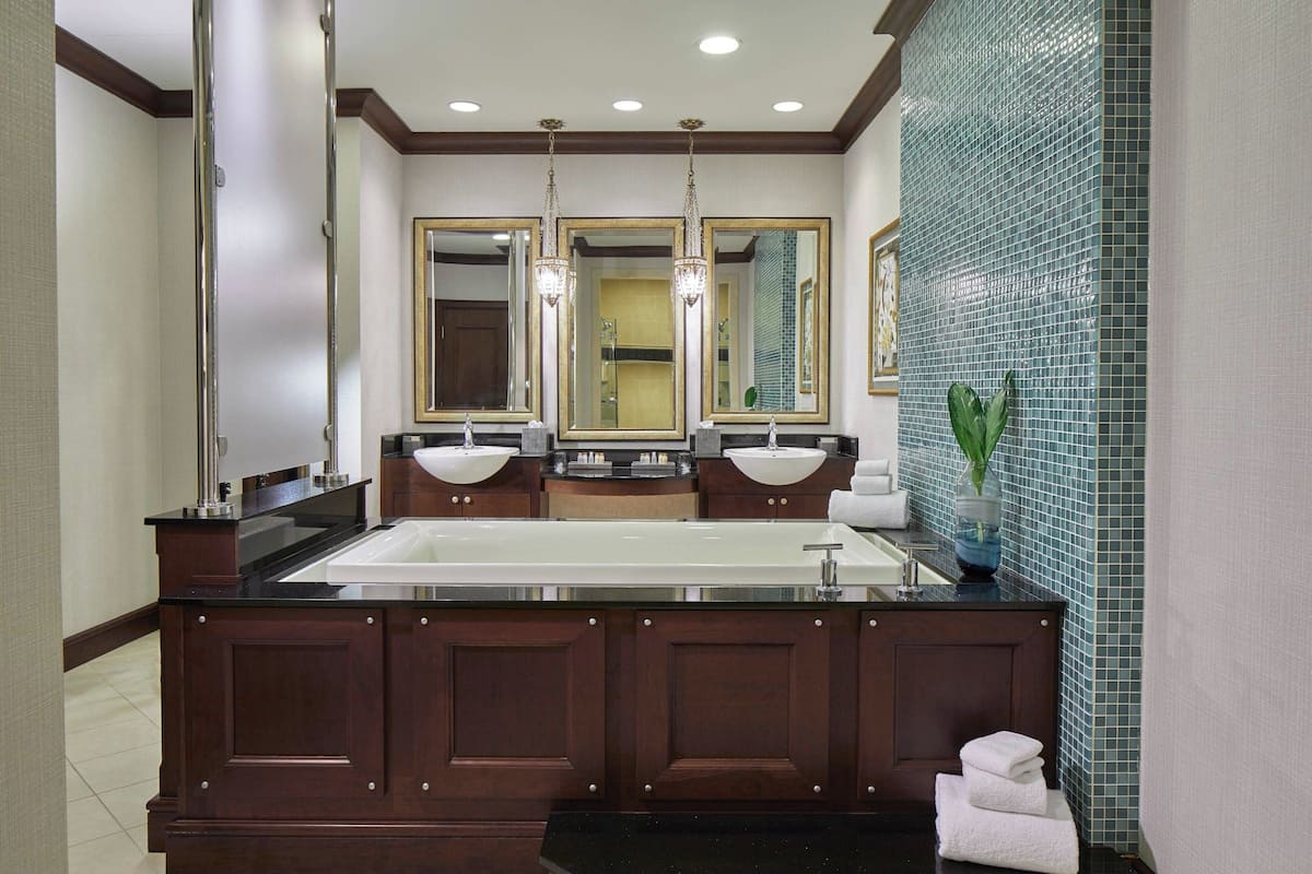 separate bathtub and shower, hair dryer, towels