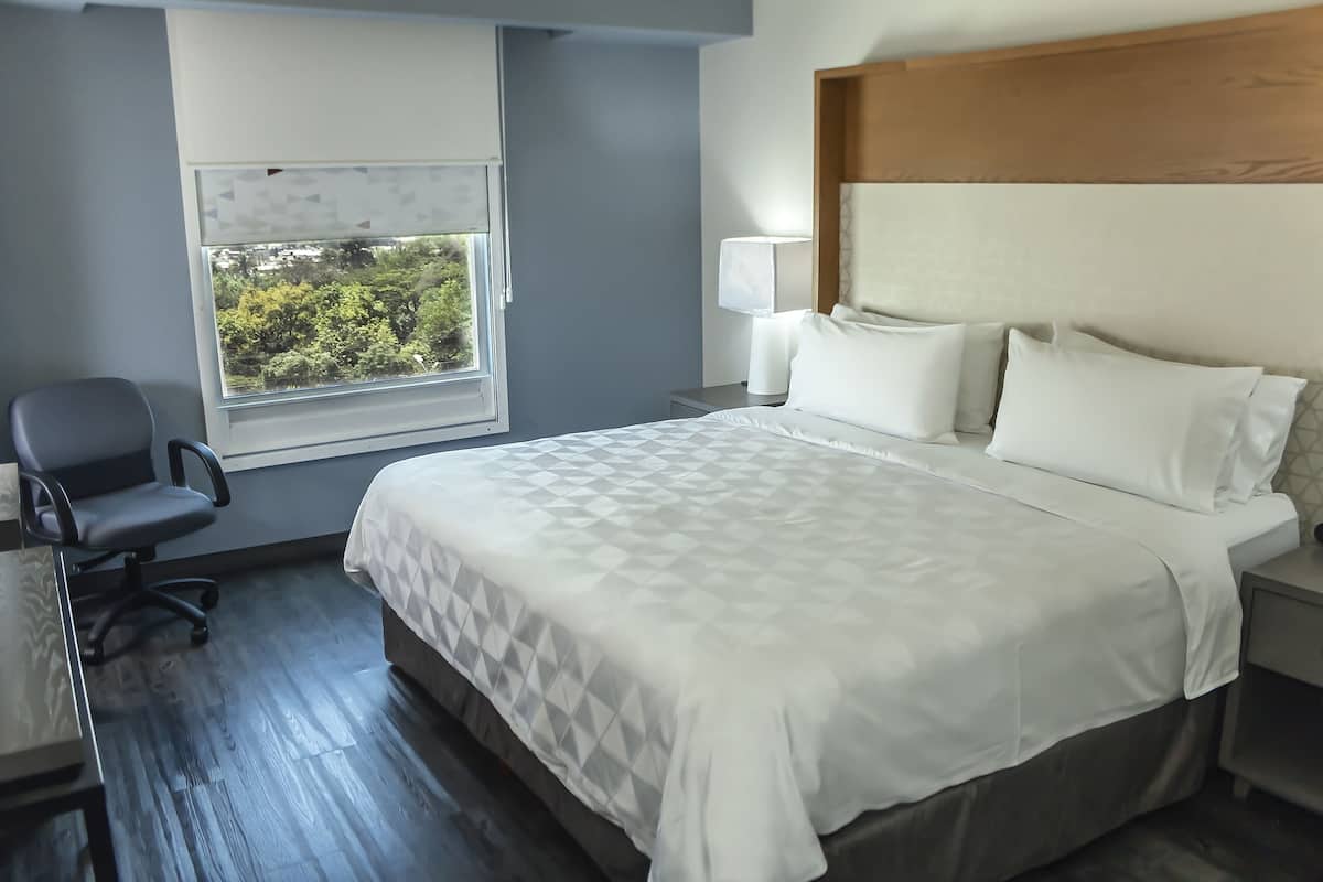 1 bedroom, premium bedding, down comforters, Select Comfort beds