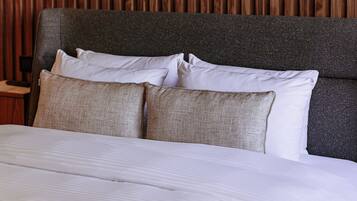 Suite, 1 cama King size, sauna (Living Room) | Ropa de cama hipoalergénica y minibar