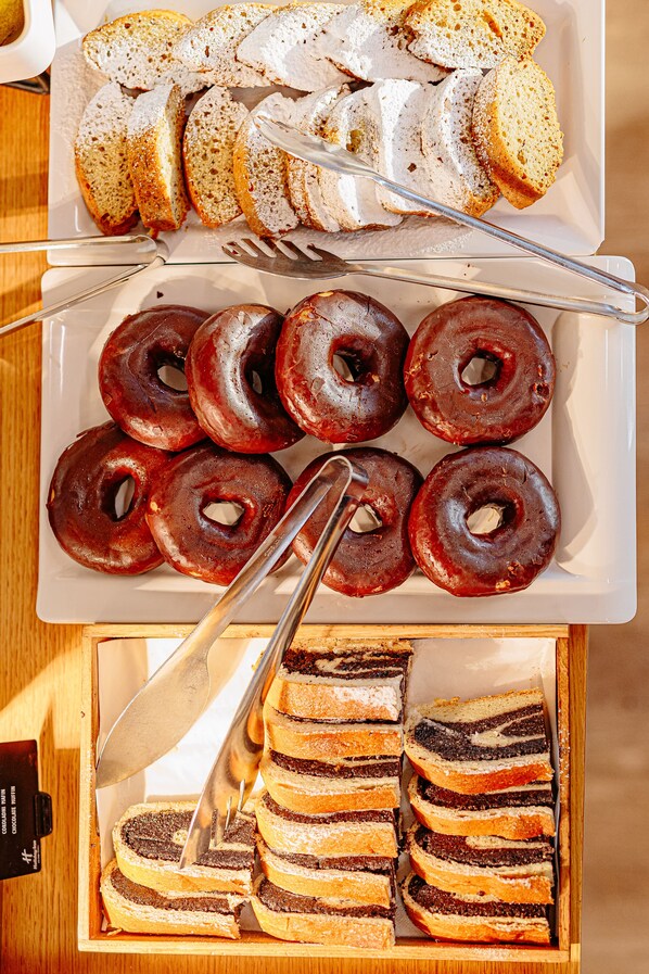 Daily continental breakfast for a fee
