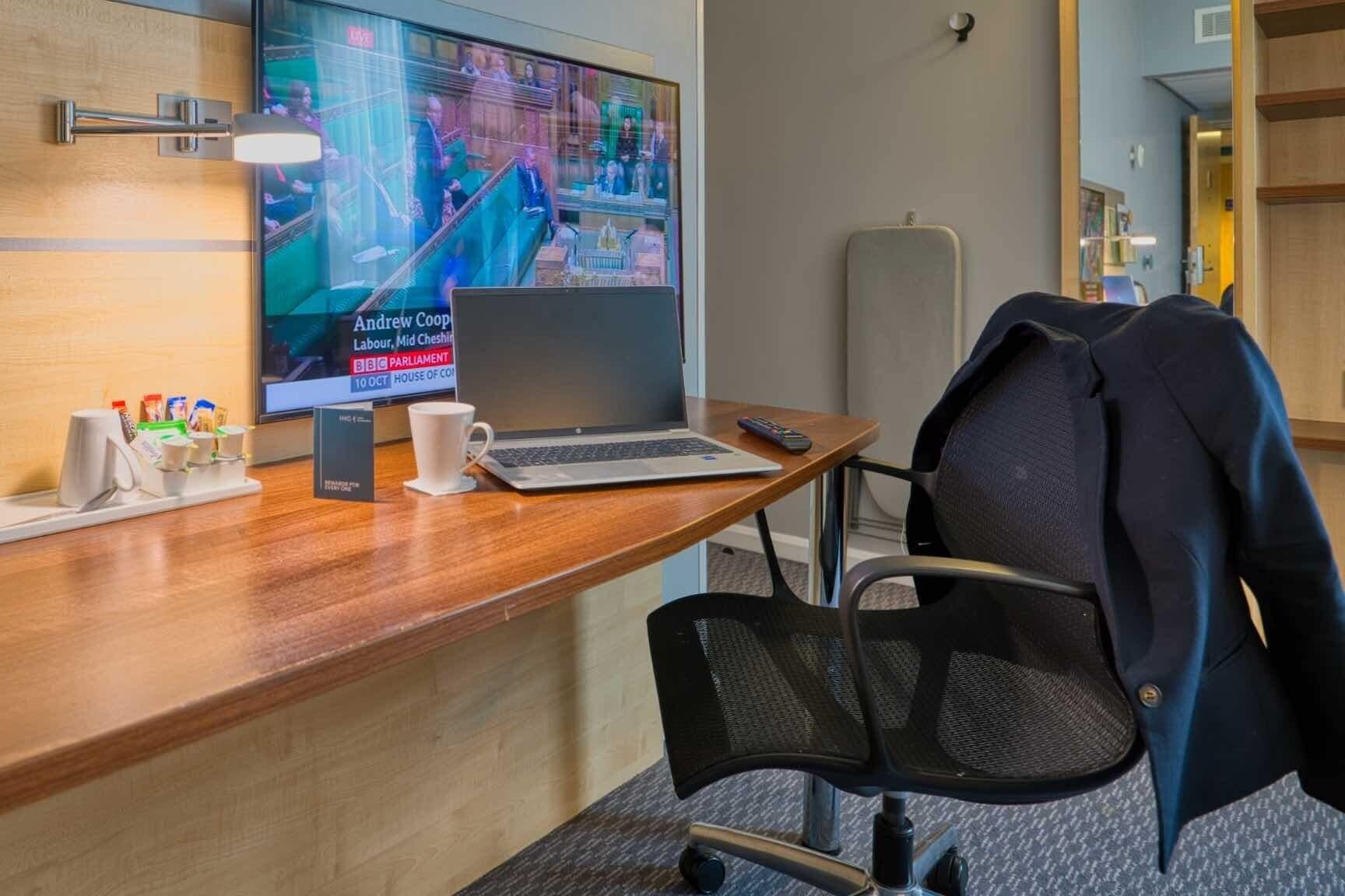 standard room, 1 double bed, accessible | desk, blackout curtains, iron/ironing board, free cots/infant beds