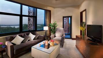 Superior-Suite | Wohnzimmer | LCD-Fernseher