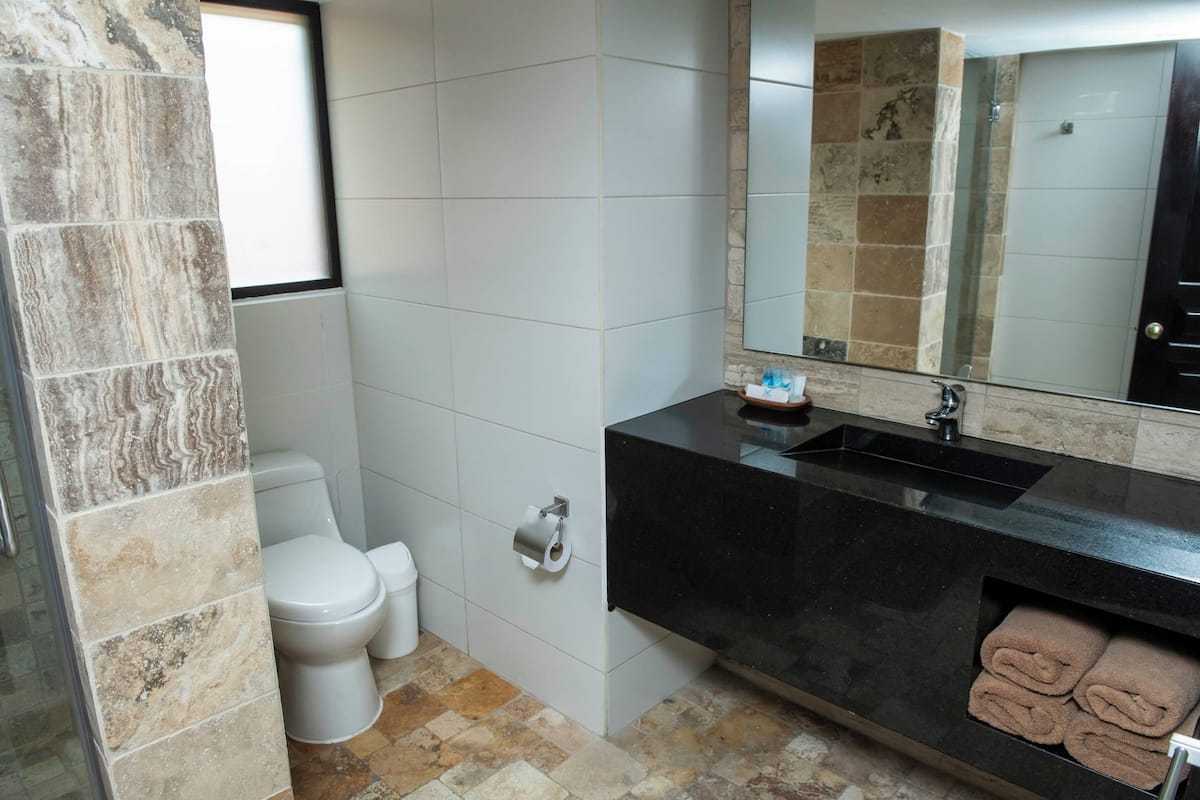 bungalow | bathroom | towels