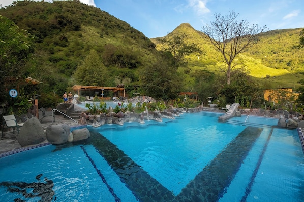 Thủy liệu pháp, tẩy tế bào chết, chăm sóc da mặt 