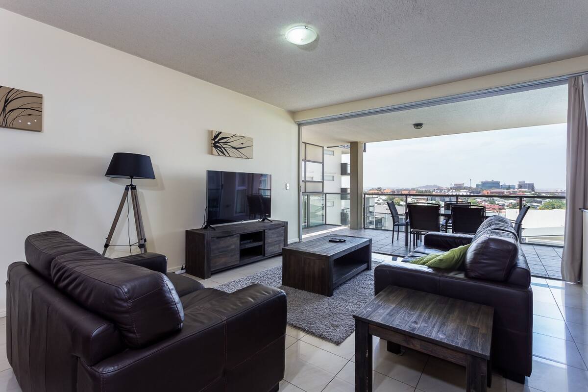 Three Bedroom Apartment | Living area | 42-inch flat-screen TV with digital channels, TV, Netflix