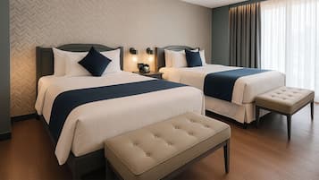 Superior kamer | Luxe beddengoed, een kluis op de kamer, een bureau, een laptopwerkplek