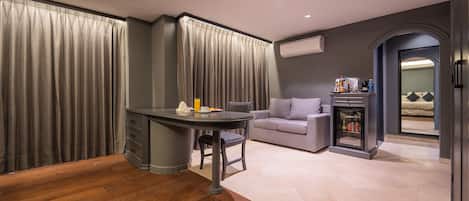 Superior Room | Living area | 42-inch flat-screen TV with cable channels, TV