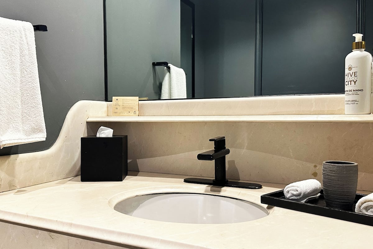 Shower, free toiletries, hair dryer, towels