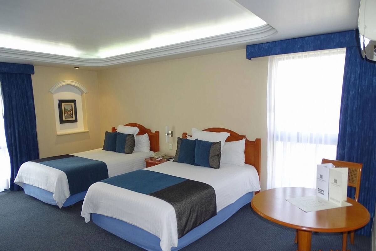 Premium bedding, in-room safe, desk, laptop workspace