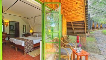 Chalet | Down comforters, pillowtop beds, minibar, in-room safe