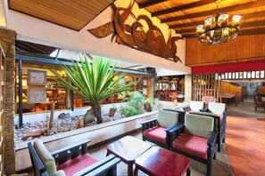 2 bars/lounges, poolside bar