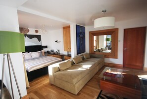 Suite, 1 Tempat Tidur Double | 17 kamar tidur, seprai katun Mesir, brankas, dan didekorasi berbeda-beda