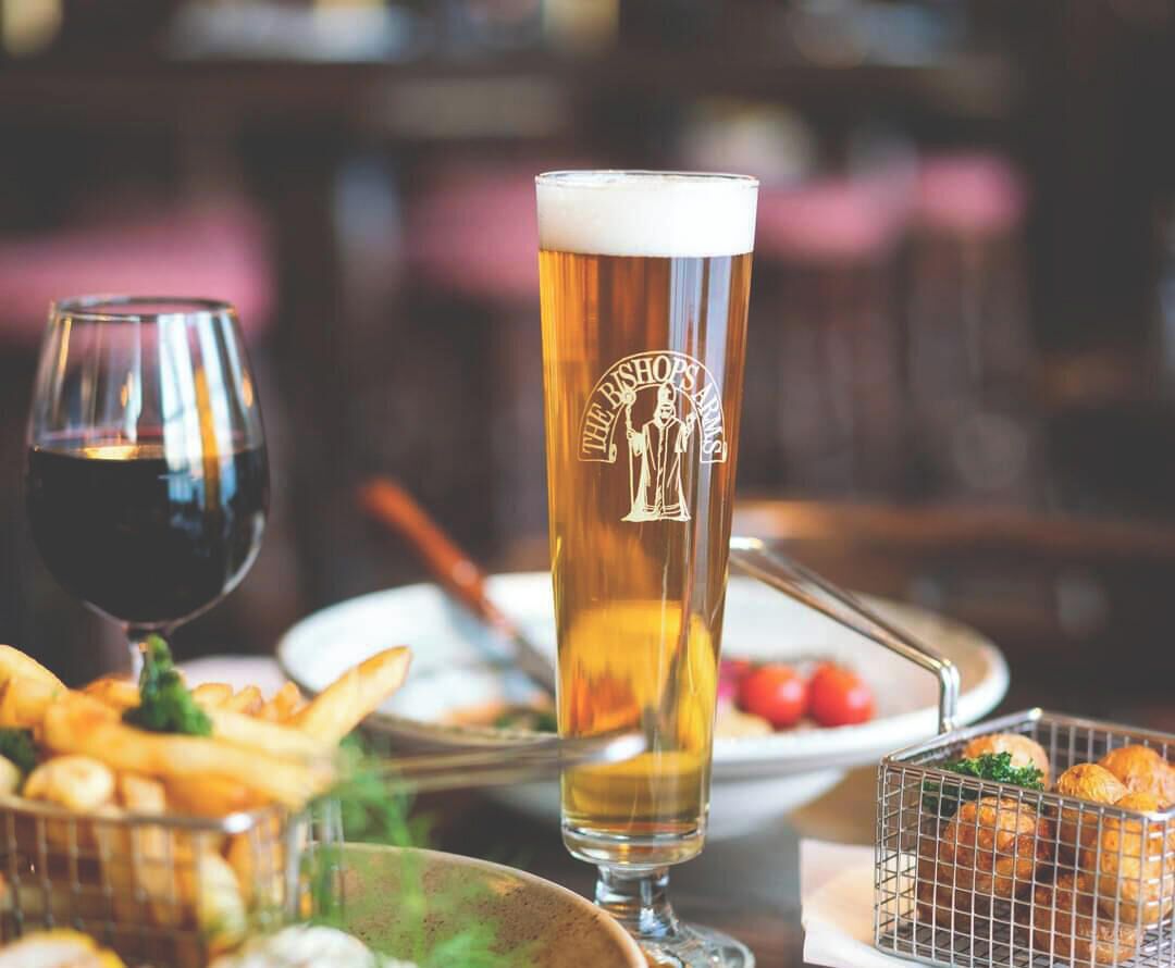 Phục vụ bữa tối 