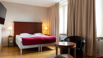 Superior Room, 1 King Bed | In-room safe, desk, laptop workspace, iron/ironing board