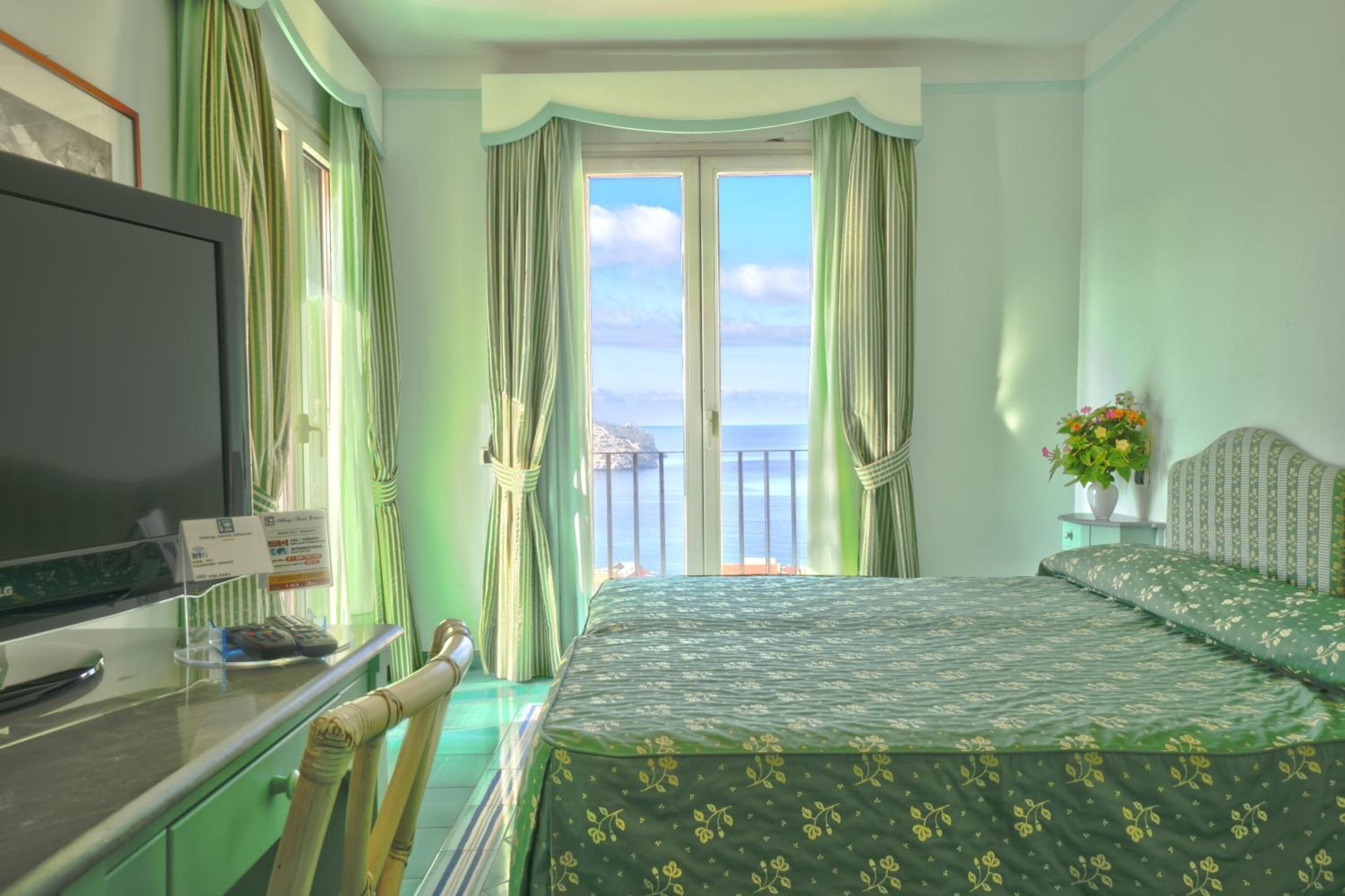 1 bedroom, minibar, in-room safe, individually decorated