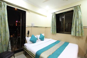 In-room safe, desk, blackout drapes, free WiFi - Hotel City Palace (Mumbai)