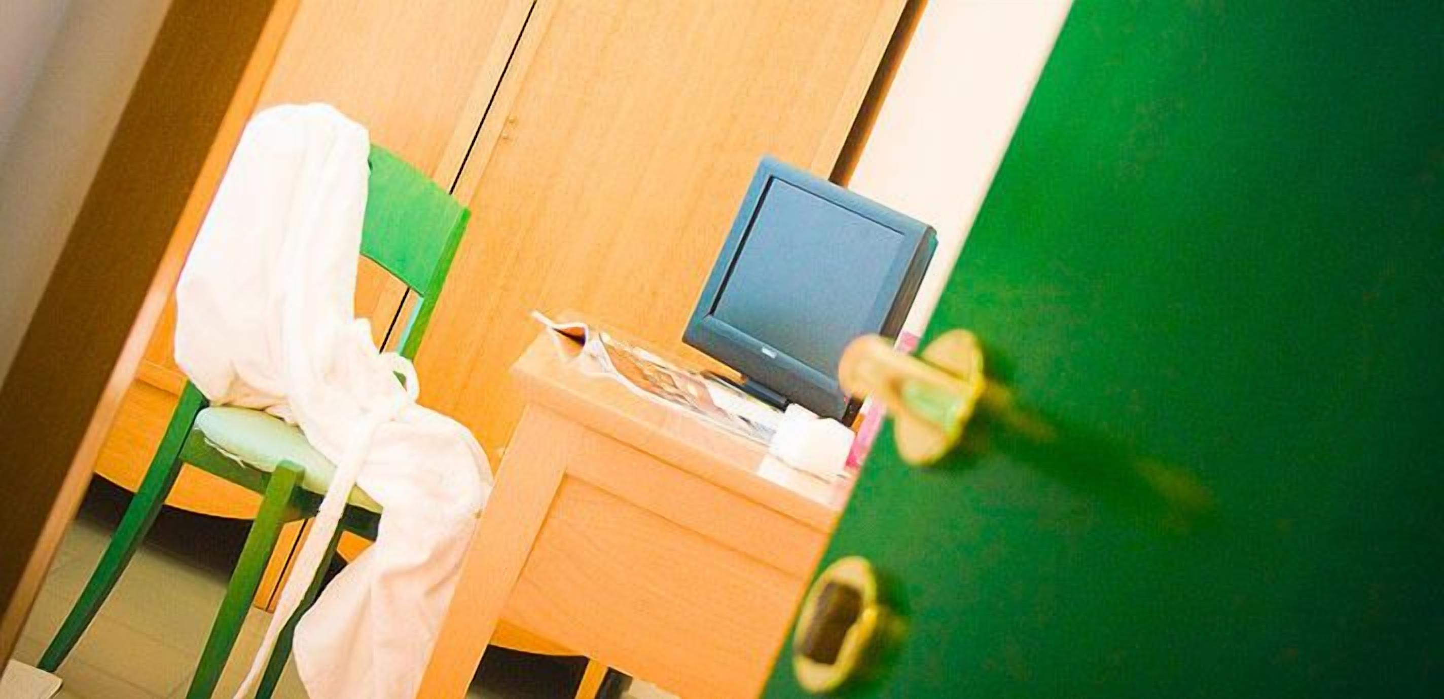 standard single room | television