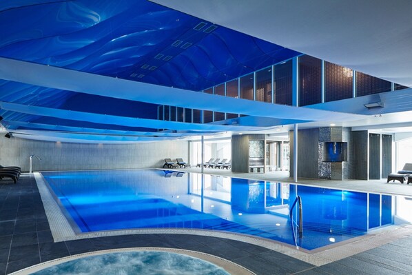 Indoor pool, pool loungers