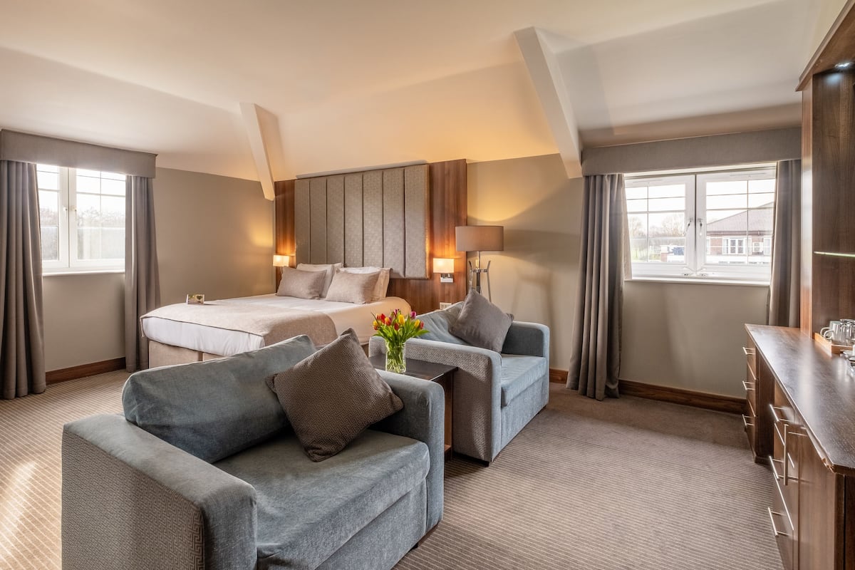 deluxe double room | hypo-allergenic bedding, in-room safe, desk, iron/ironing board