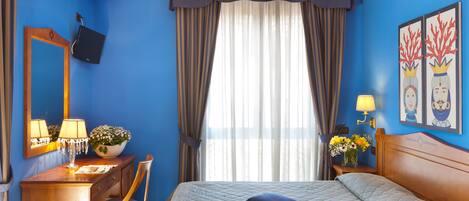 Värdeförvaringsskåp på rummet, mörkläggningsgardiner och gratis wi-fi