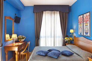 In-room safe, blackout drapes, free WiFi, bed sheets - Ulisse Deluxe Hostel (Sorrento)