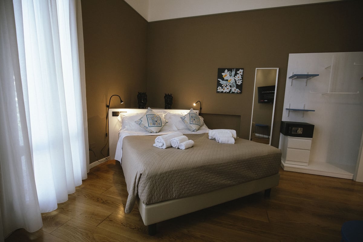 1 bedroom, minibar, desk, blackout curtains