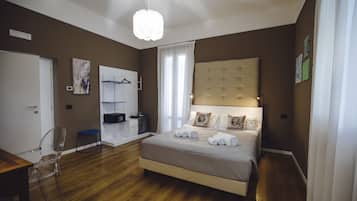 Deluxe-Zimmer, Terrasse | 1 Schlafzimmer, Minibar, Schreibtisch, Verdunkelungsvorhänge