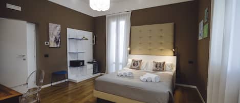 Deluxe-rum - terrass | 1 sovrum, minibar, skrivbord och mörkläggningsgardiner