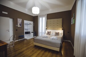 Camera Deluxe, terrazzo | 1 camera, minibar, una scrivania, tende oscuranti