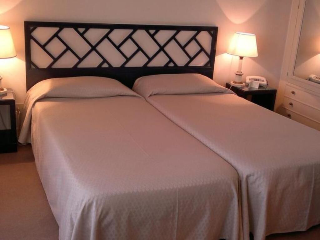 Minibar, skrivbord, mörkläggningsgardiner och ljudisolering