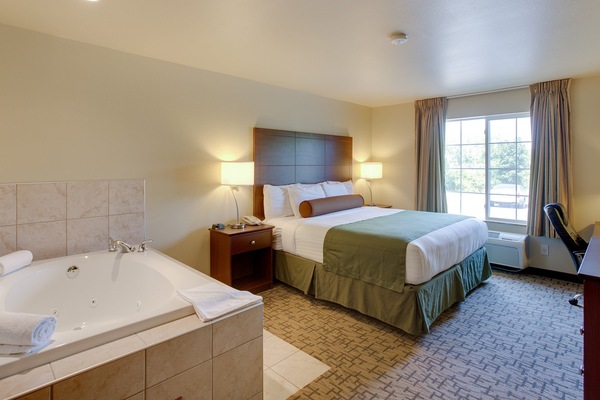Premium bedding, in-room safe, desk, laptop workspace
