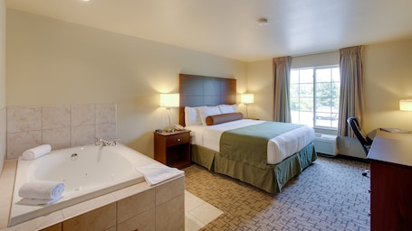 Premium bedding, in-room safe, desk, laptop workspace. Cobblestone Inn & Suites - Clintonville