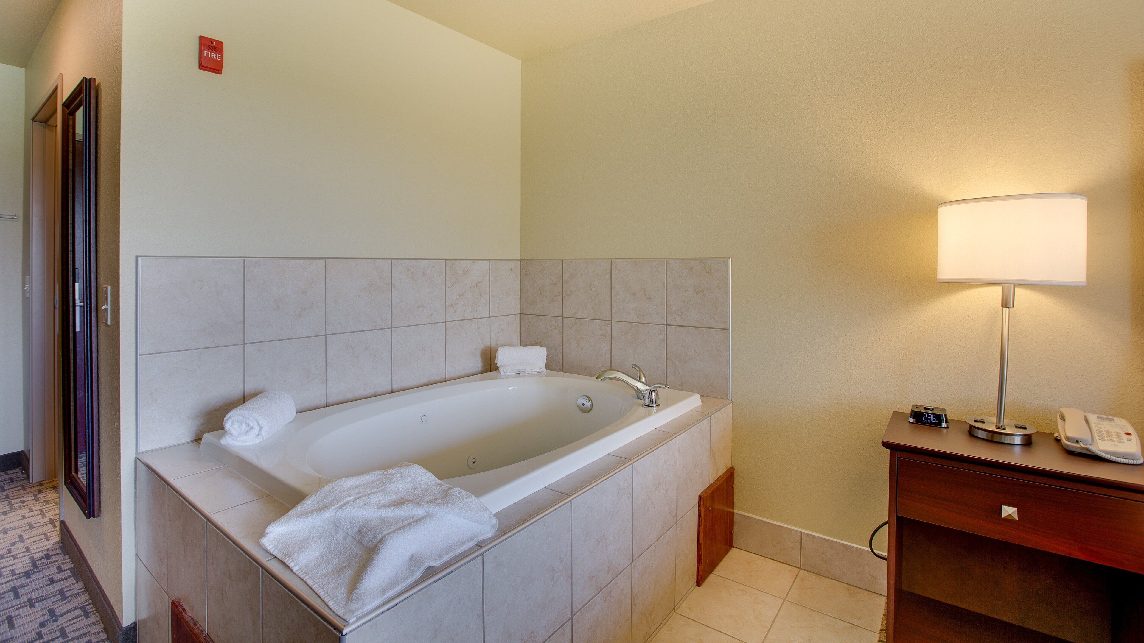 premium bedding, in-room safe, desk, laptop workspace