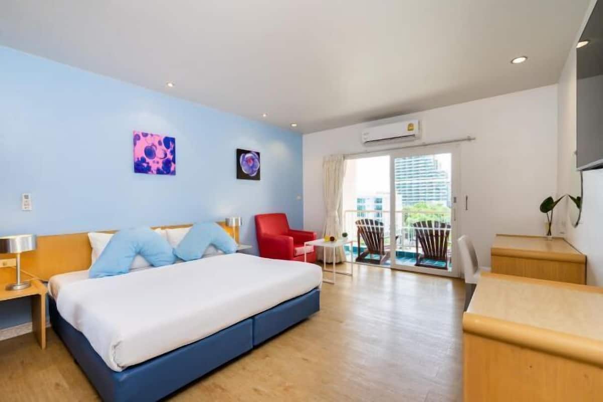 Copriletto in piuma, minibar, cassaforte in camera, una scrivania