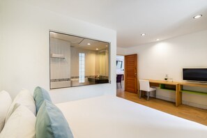 ห้องแฟมิลี่สวีท, 2 ห้องนอน, วิวเมือง | ผ้านวมขนเป็ด, มินิบาร์, ตู้นิรภัยในห้องพัก, โต๊ะทำงาน