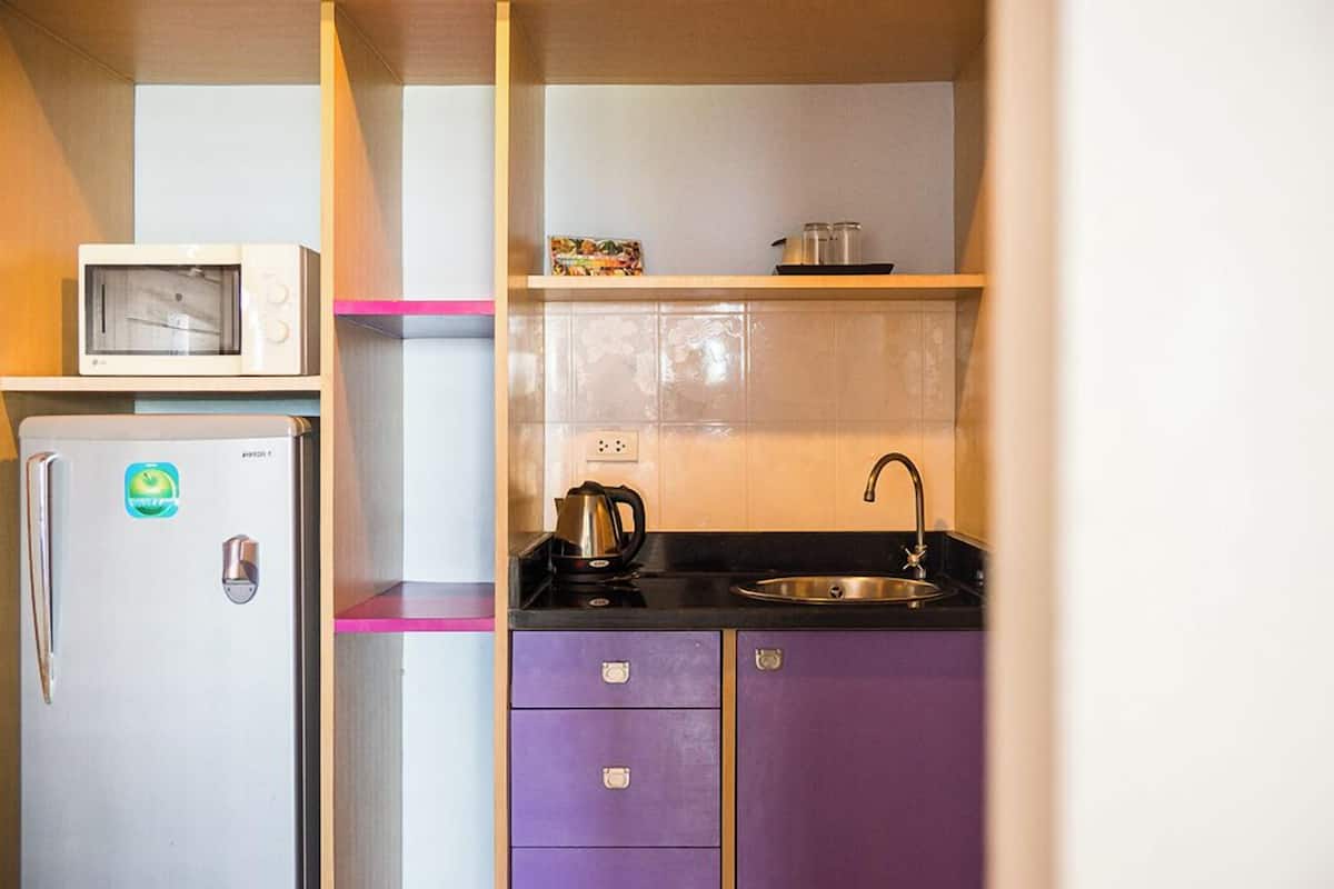 豪華客房, 城市景 (No Balcony) | 客廳 | 32 吋LCD 電視連有線電視頻道、電視、壁爐