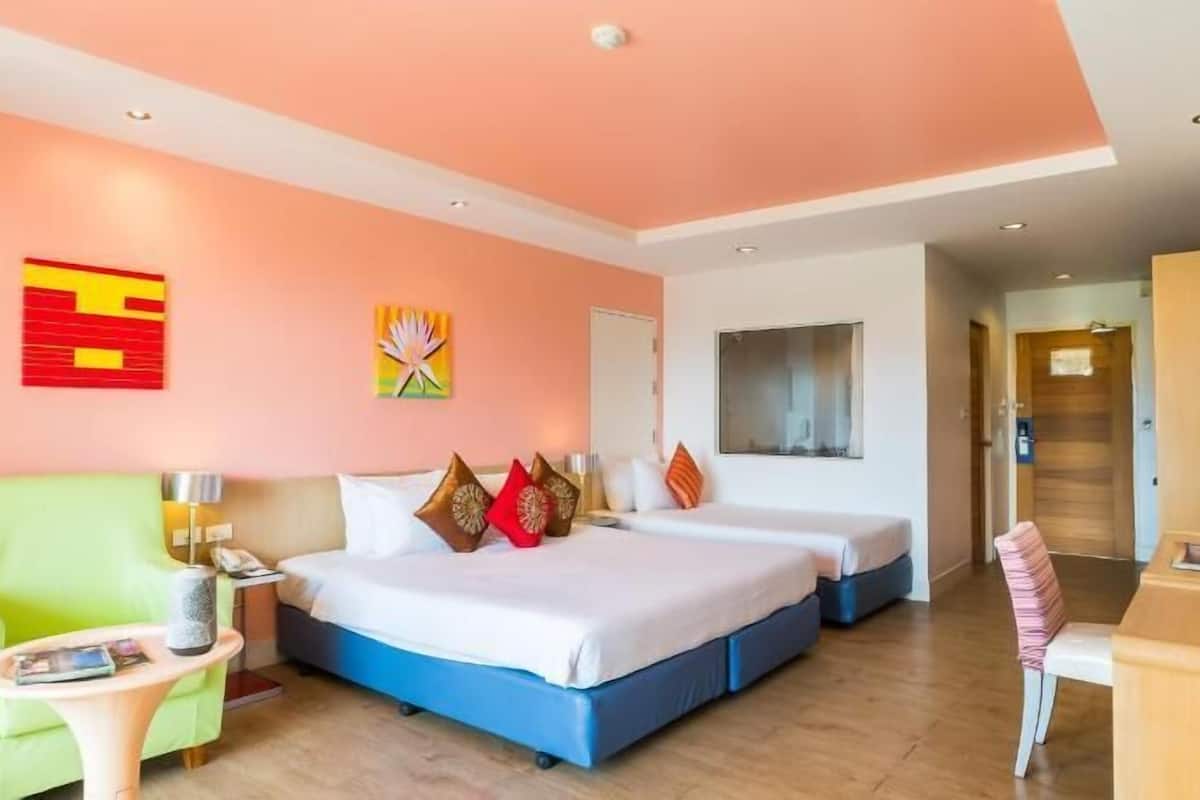 Edredons de pluma, frigobar, cofres nos quartos, escrivaninha