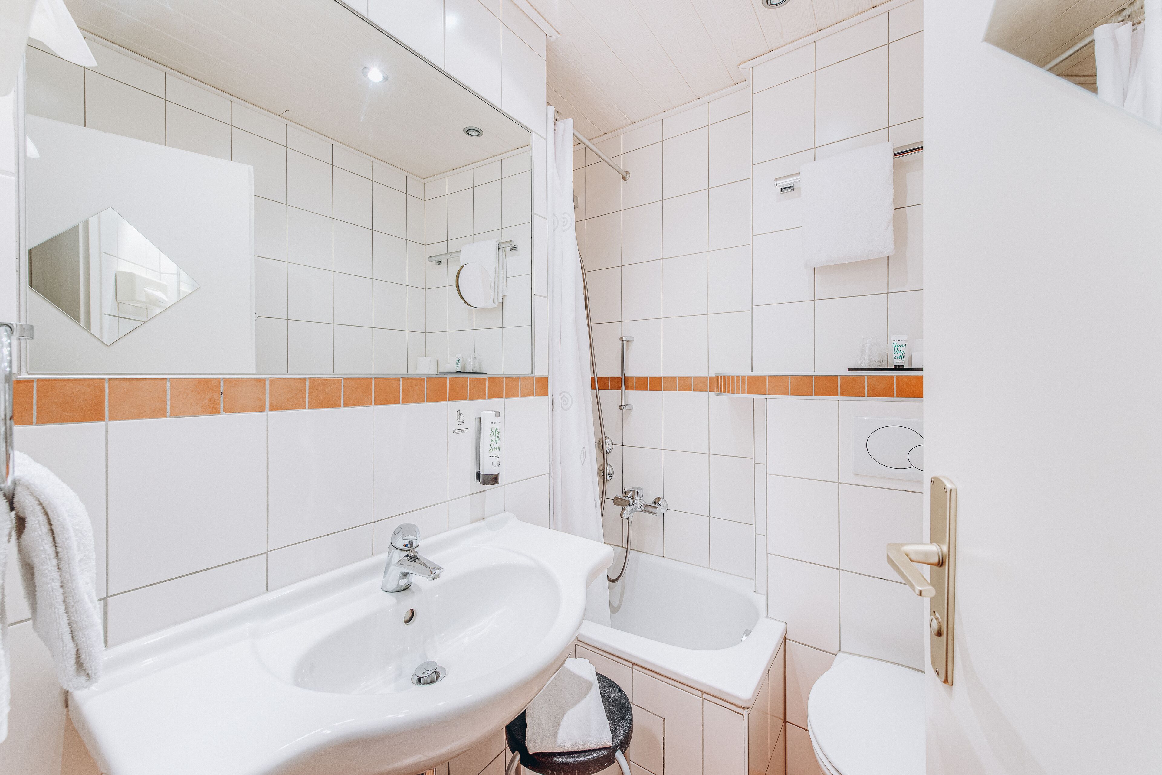 comfort single room | bathroom | free toiletries, hair dryer, towels