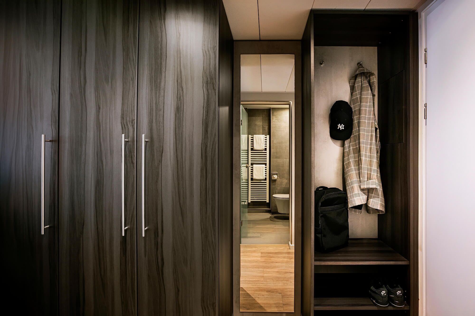 Habitación Confort doble, balcón | Ropa de cama hipoalergénica, edredones de plumas, caja fuerte