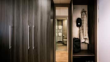 Habitación Confort doble, balcón | Ropa de cama hipoalergénica, edredones de plumas, caja fuerte