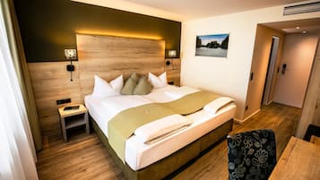 Hypo-allergenic bedding, down comforters, in-room safe, desk