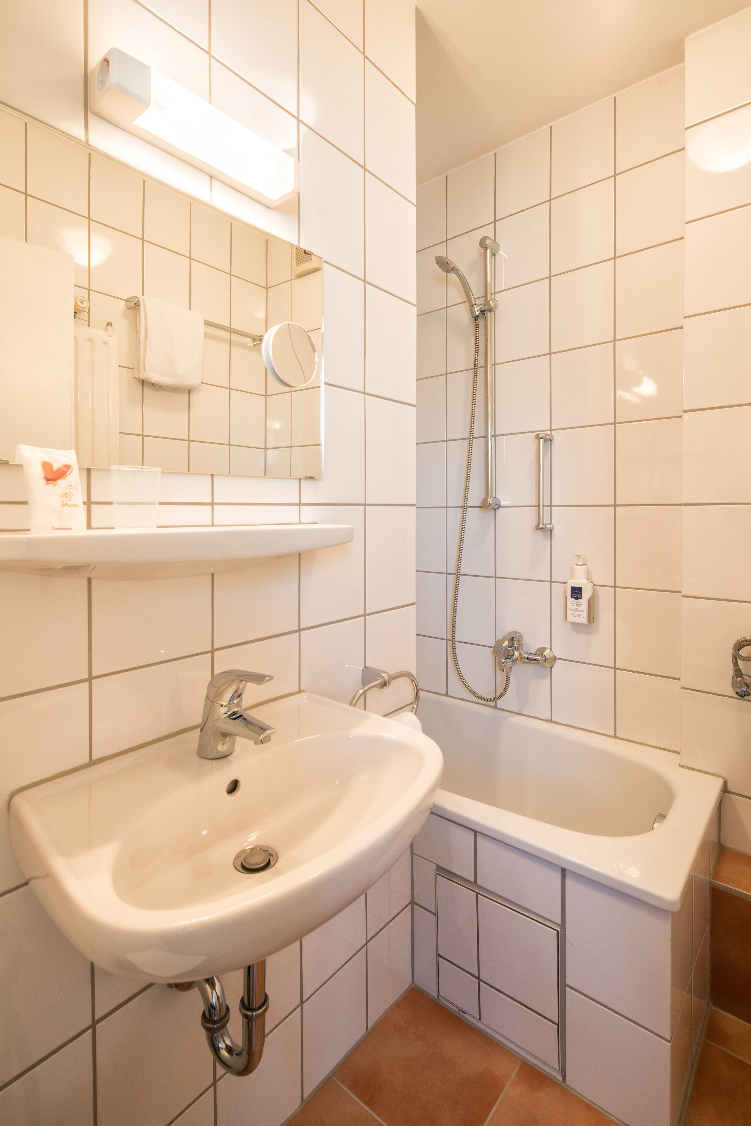 standard single room | bathroom | free toiletries, hair dryer, towels
